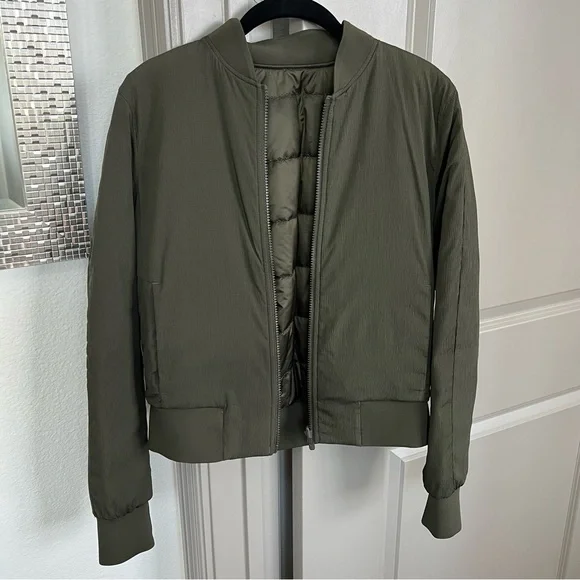 LULULEMON NON STOP BOMBER SIZE 6 DARK OLIVE REVERSIBLE JACKET - Picture 3 of 6